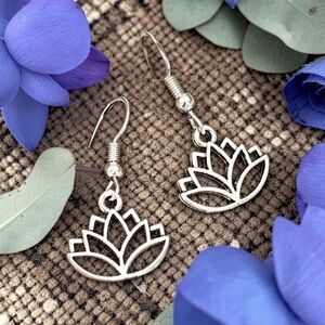 5 For $25💫Silver Filigree Lotus Flower Earrings